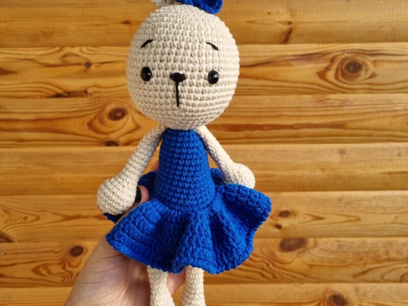 Crocheted bunny with dress free pattern