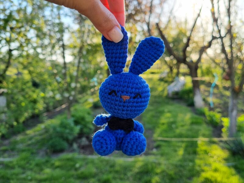 Small bunny free crochet pattern