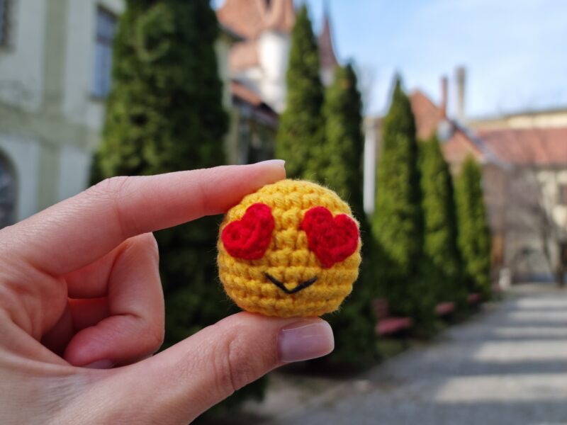 Cute emoji crochet pattern