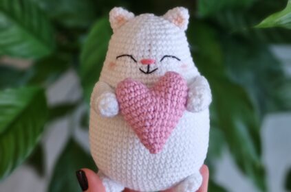 Valentines Day Kitten crochet pattern