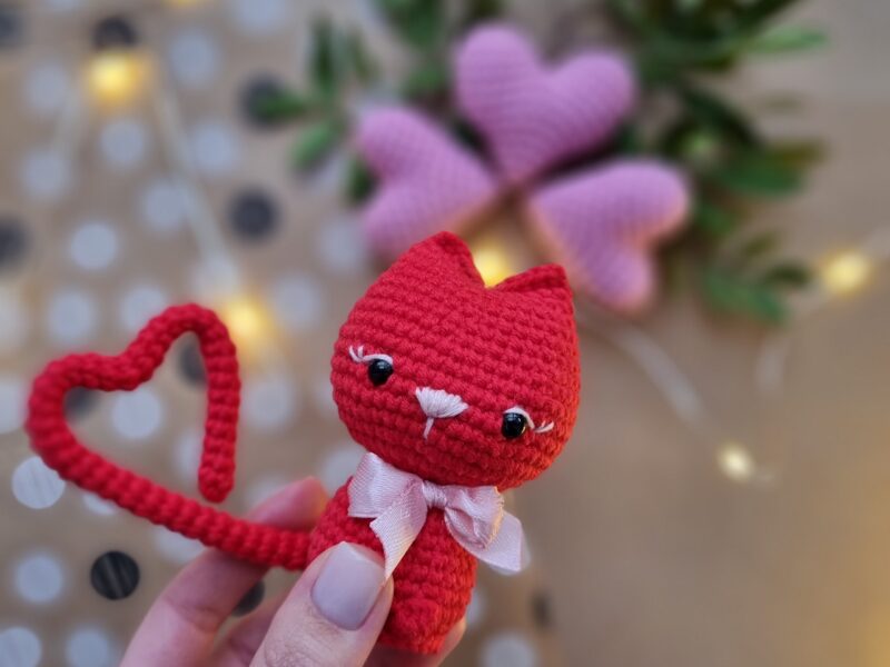 Valentine Kitten crochet pattern